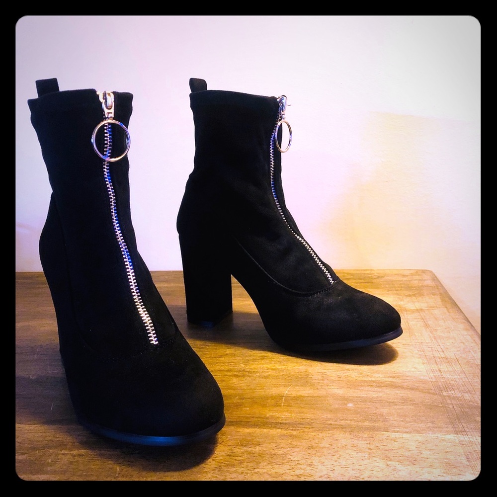 Bestelle Zip Front Block Heel Sock Boot